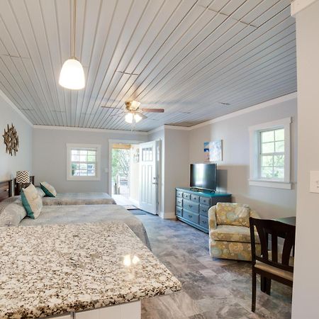 Ocean Isle Beach Studio With Patio - 1 Mi To Pier! Экстерьер фото
