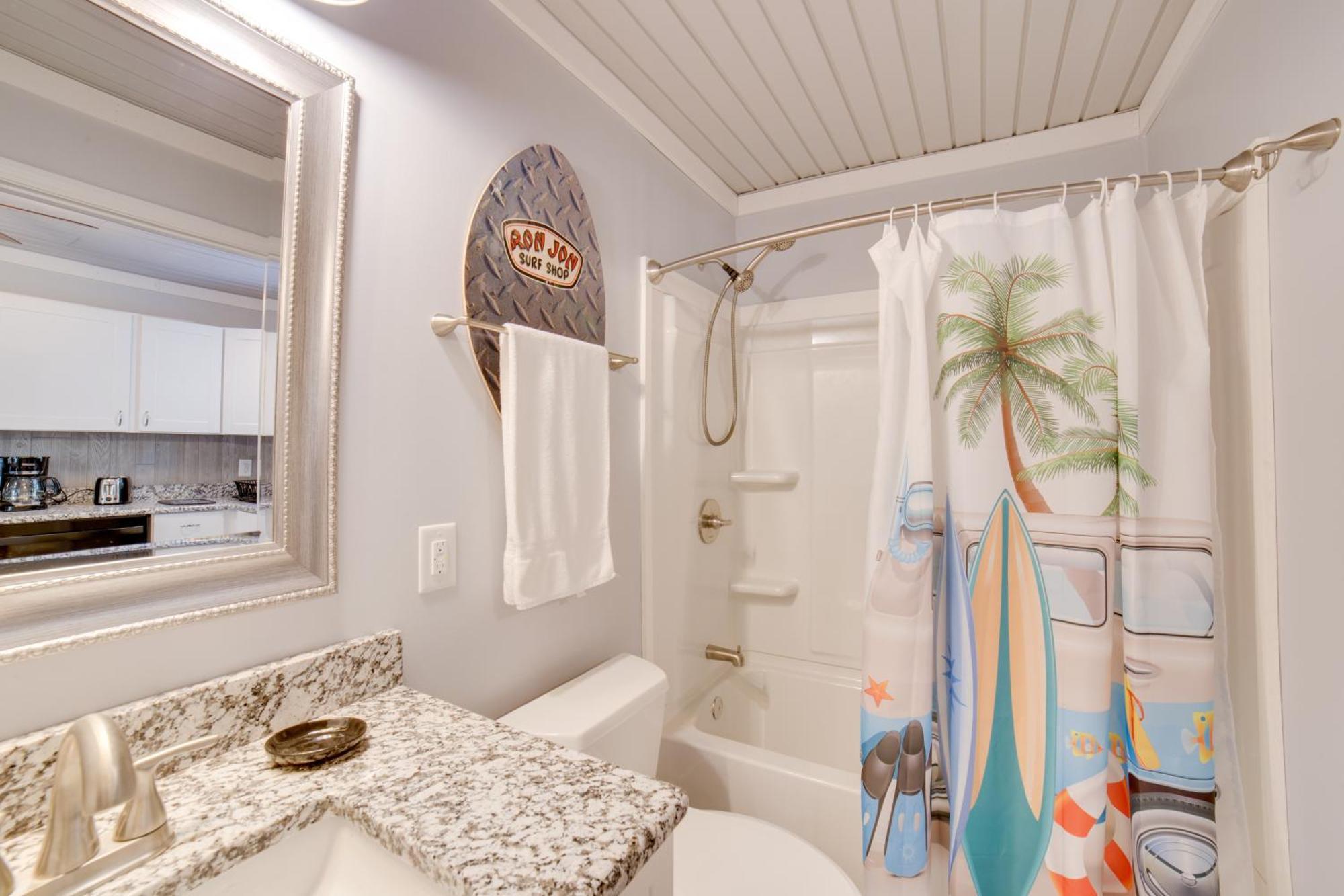 Ocean Isle Beach Studio With Patio - 1 Mi To Pier! Экстерьер фото