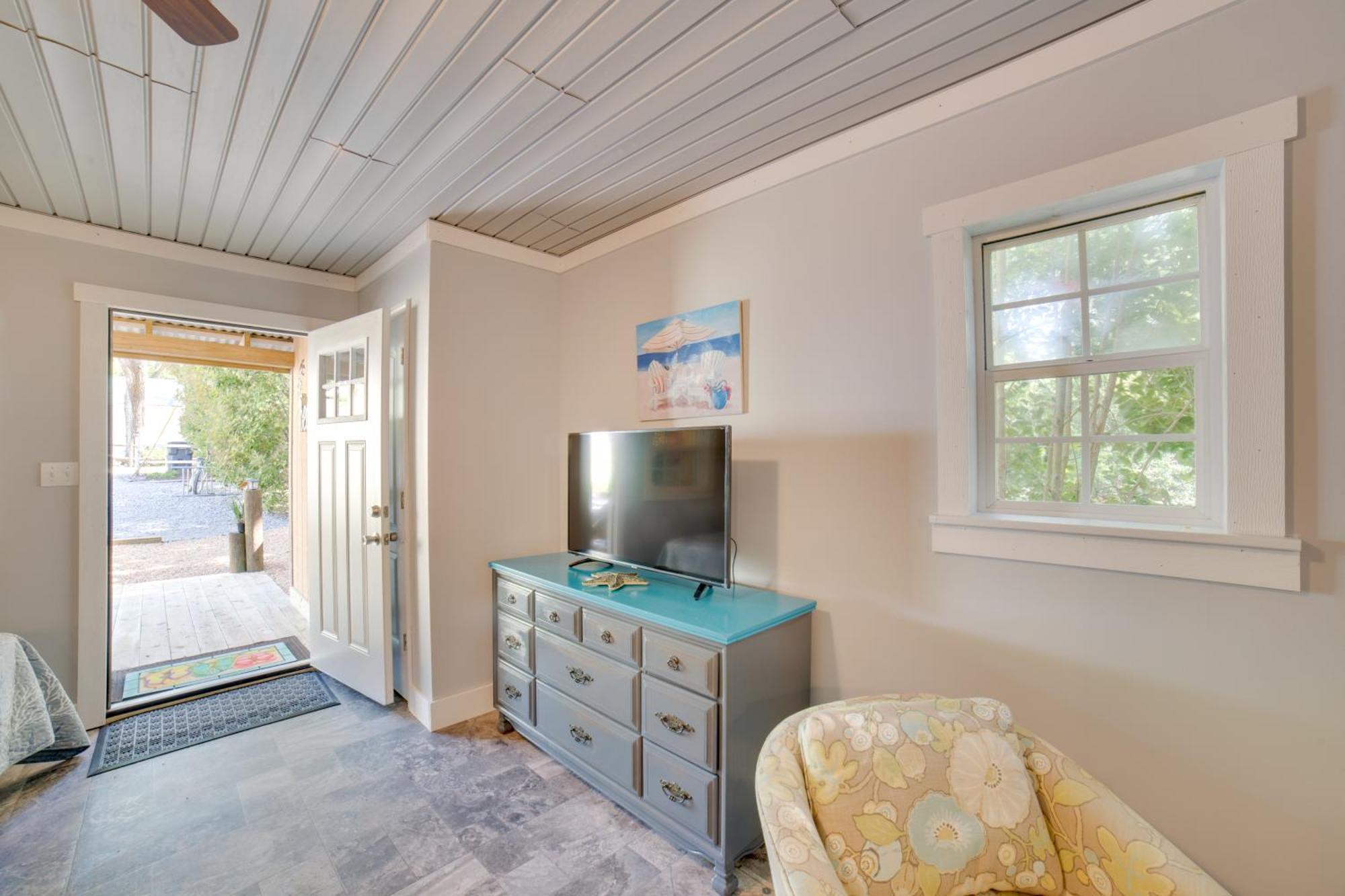 Ocean Isle Beach Studio With Patio - 1 Mi To Pier! Экстерьер фото