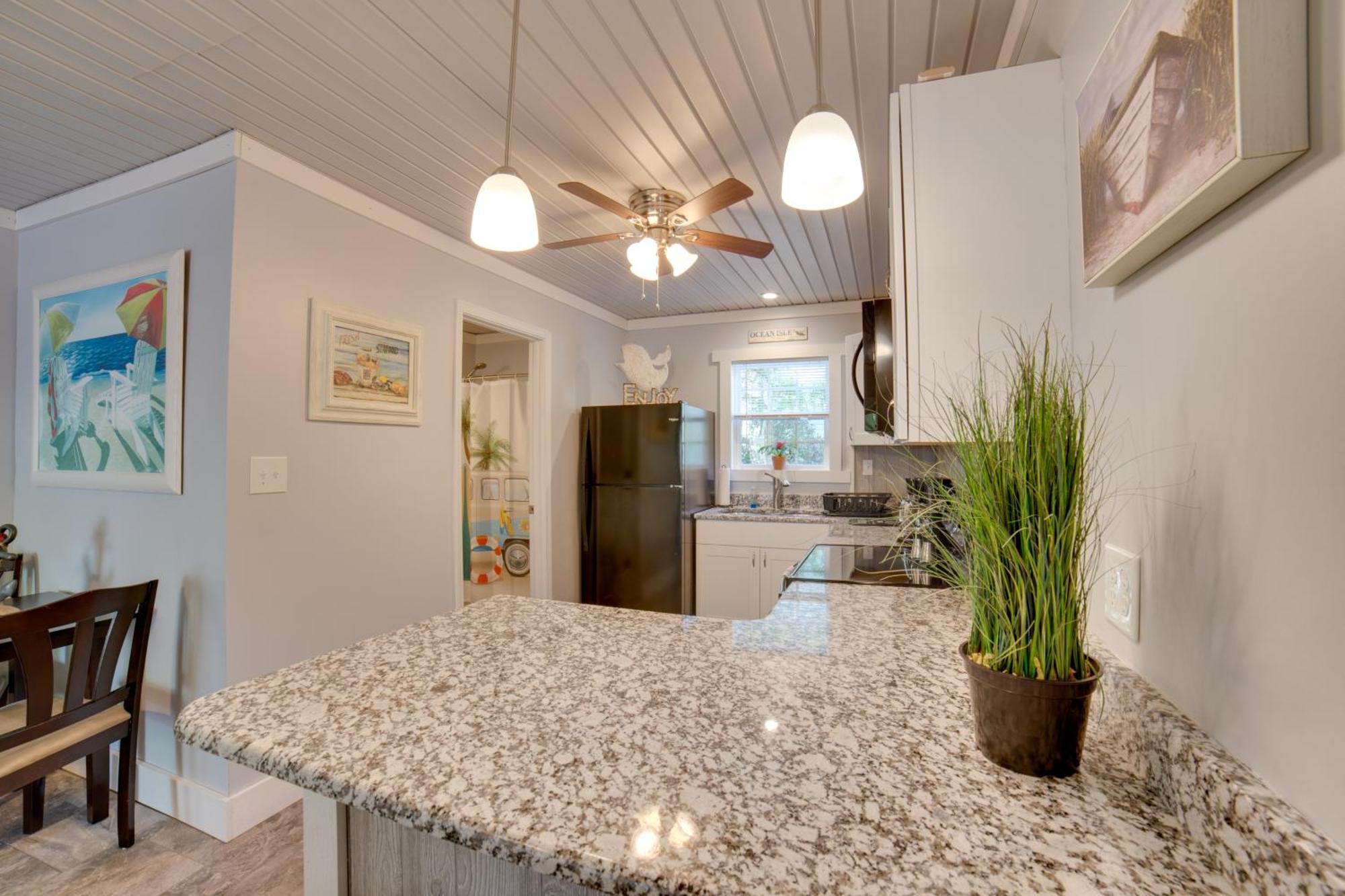 Ocean Isle Beach Studio With Patio - 1 Mi To Pier! Экстерьер фото