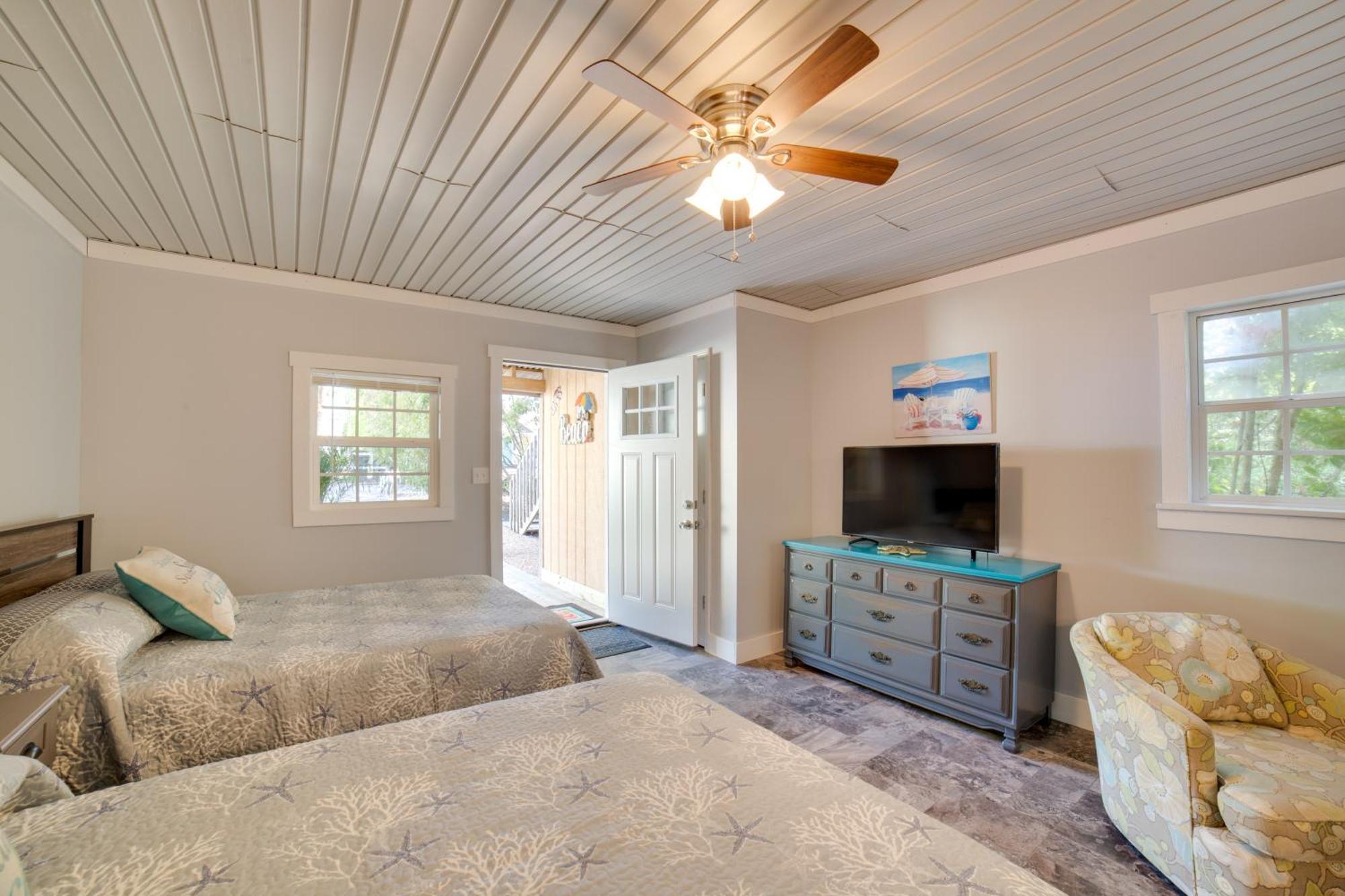 Ocean Isle Beach Studio With Patio - 1 Mi To Pier! Экстерьер фото