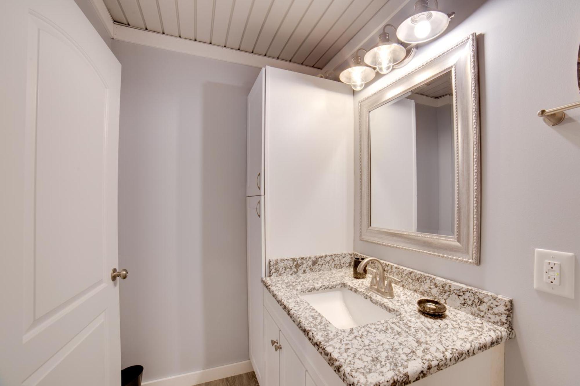 Ocean Isle Beach Studio With Patio - 1 Mi To Pier! Экстерьер фото